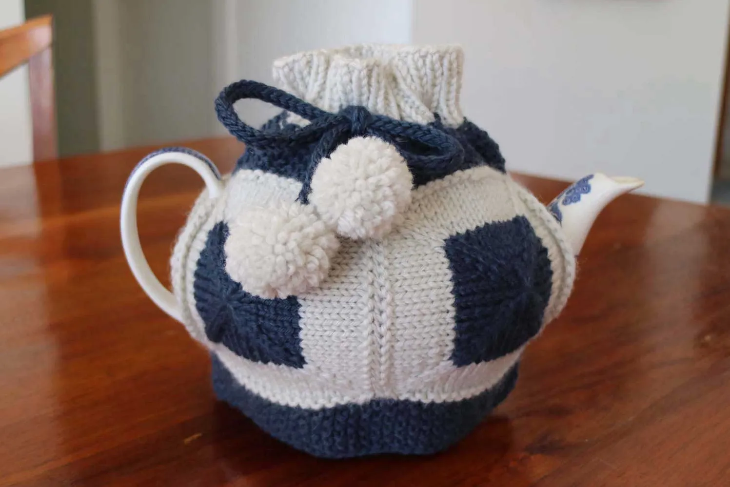 4456 Criss-Cross Motif Tea Cosy (e-pattern)