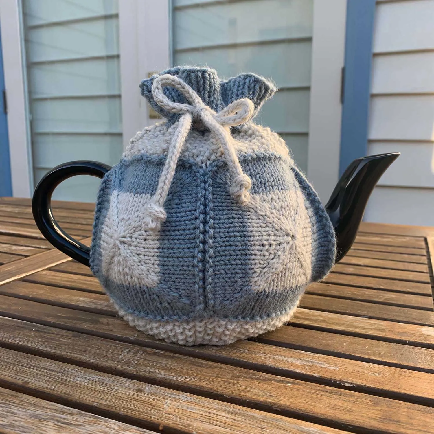 4456 Criss-Cross Motif Tea Cosy (e-pattern)