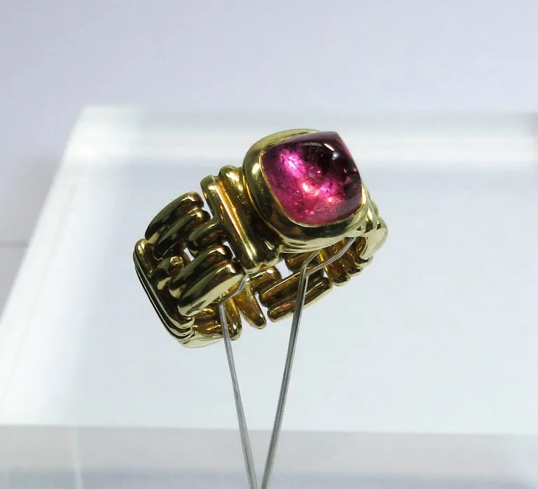 BVLGARI 18 Karat Yellow Gold Sugar Loaf Tourmaline Ring Size 5 1/2