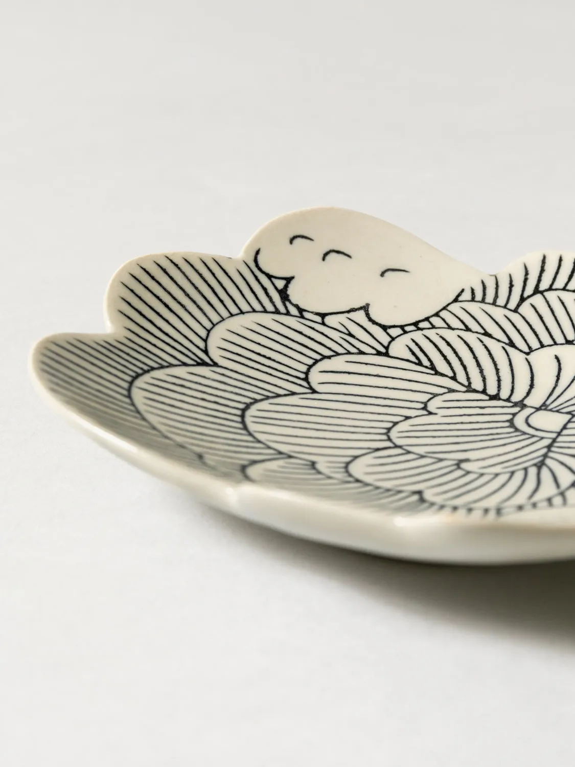 FUGA Wind Flower Plate - White