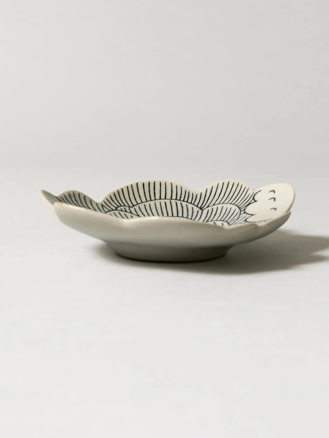 FUGA Wind Flower Plate - White